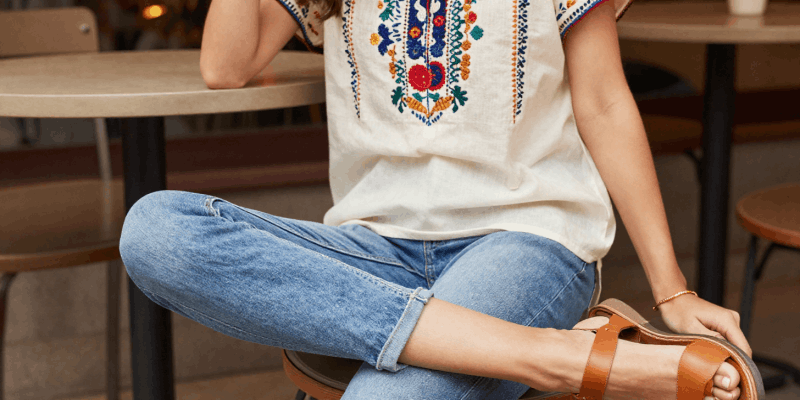 ست کردن شومیز گلدوزی با شلوار جین